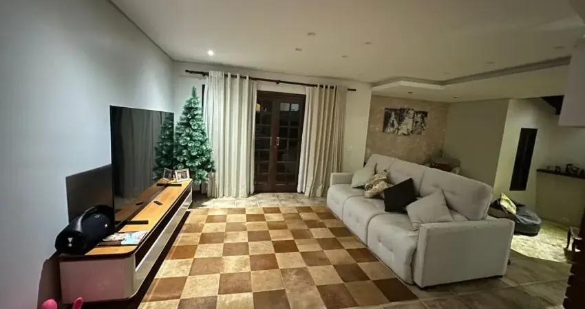 Casa em condomínio, com fino acabamento, segurança e lazer garantidos