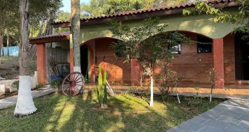 Linda chácara, uma ótima oportunidade para moradia ou locação, aceita financiamento bancário.