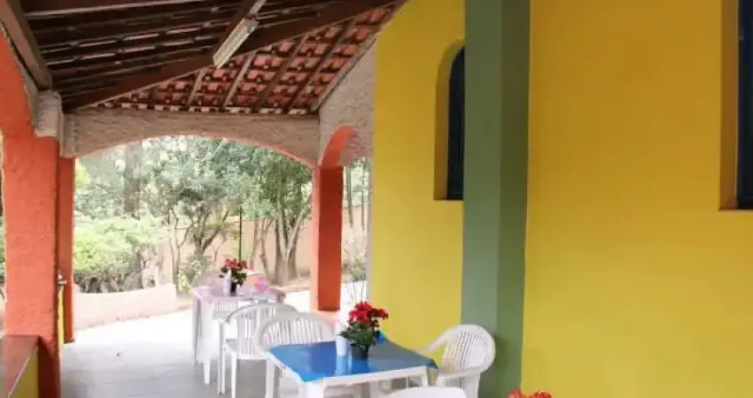 Linda chácara, uma ótima oportunidade para moradia ou locação, aceita financiamento bancário.