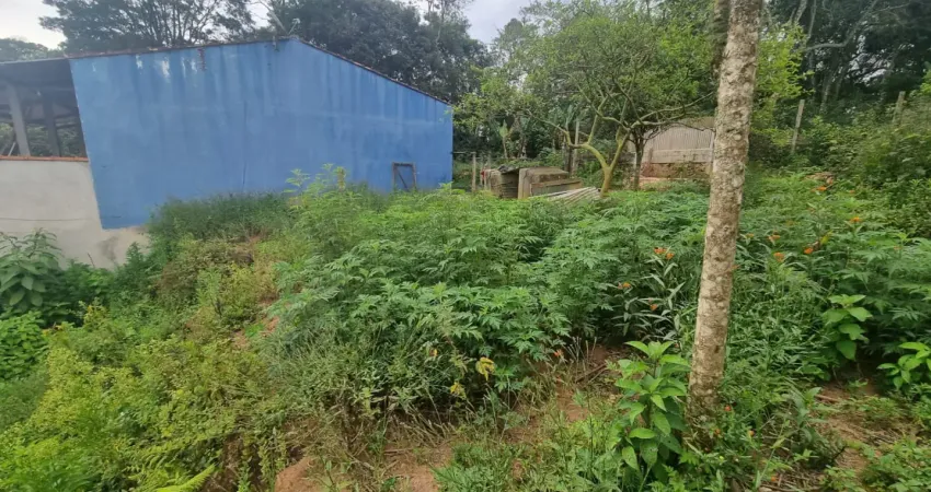 Terreno a venda em ouro fino paulista,  ótima localização e rua pavimentada.