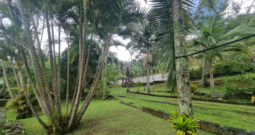 Chácara a venda em Ouro Fino Paulista, está localizada em meio a natureza