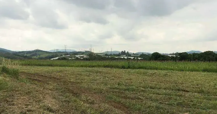 Sítio a venda em mogi das cruzes, com frente para o asfalto, esta há 10 minutos da cidade de barroso
