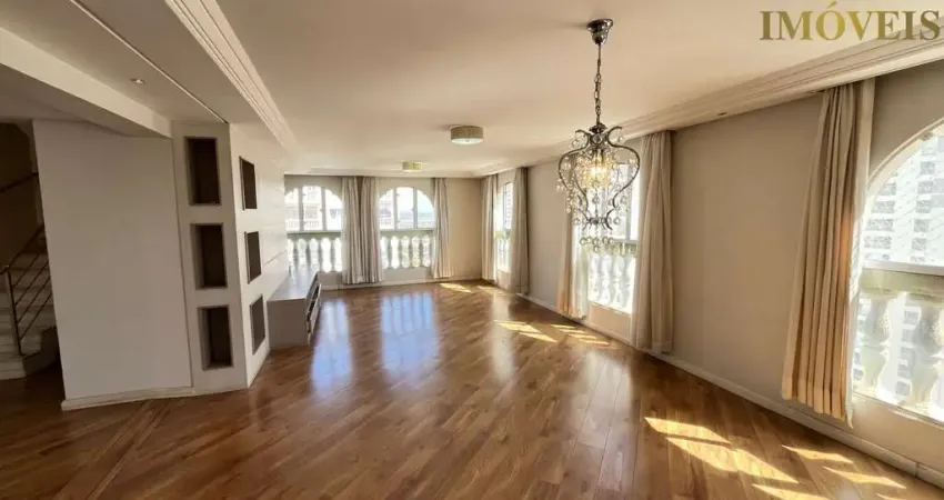 Apartamento triplex no condomío residencial mediterrâneo