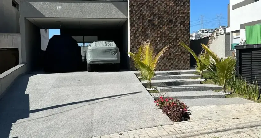 Casa recém-construída em condomínio Aruã Brisas II de Mogi das Cruzes