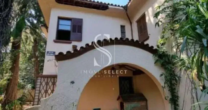 Perdizes - SP, Casa Residencial de 250m² com 4 dormitórios, 1 suíte, 5 vagas.