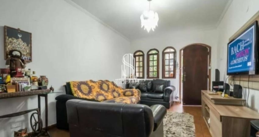 SOBRADO RESIDENCIAL DE 140M²  POSSUINDO 3 DORMITÓRIOS , 3 BANHEIROS  E 2 VAGAS Á VENDA NO CAMPO BELO