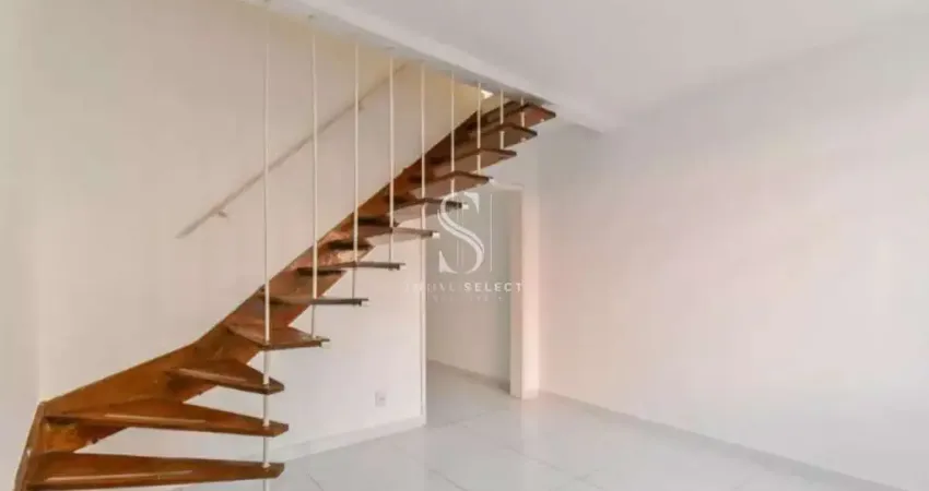 LAPA - SOBRADO RESIDENCIAL DE 140M²  POSSUI 3 DORMITÓRIOS, 2 BANHEIROS E 2 VAGAS.