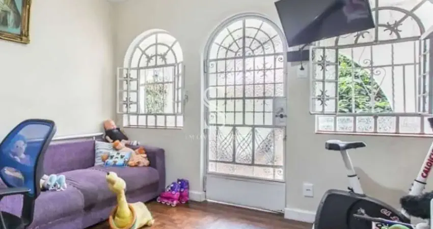 Casa em condomínio fechado à venda de 238 m² com 6 dormitórios sendo 2 suítes e 4 vagas em Aclimação