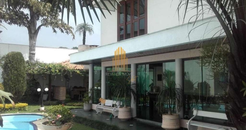 Sobrado Residencial de 350m² com 4 dormr/3 suítes, 6 banheiros, 5 vagas em Interlagos - São Paulo.