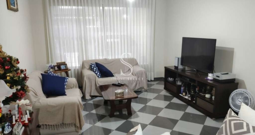 CASA TÉRREA DE 222M², POSSUI 3 DORMITÓRIOS (1 SUÍTE), 2 SALAS E 2 VAGAS, À VENDA NA REGIÃO DE SAÚDE.