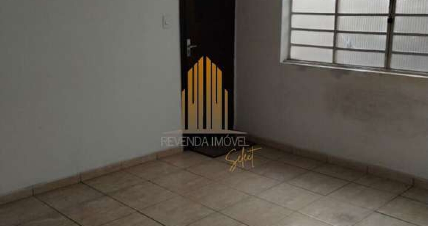 CASA DE TÉRREA DE 300M² COM 3 DORMITÓRIOS, 1 SALA, 3 BANHEIROS E 2 VAGAS, À VENDA NA REGIÃO DA LAPA.