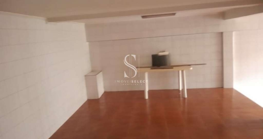 SOBRADO RESIDENCIAL DE 272M² POSSUI 3 DORMITÓRIOS (1 SUÍTE) E 5 VAGAS Á VENDA NA REGIÃO DO JABAQUARA