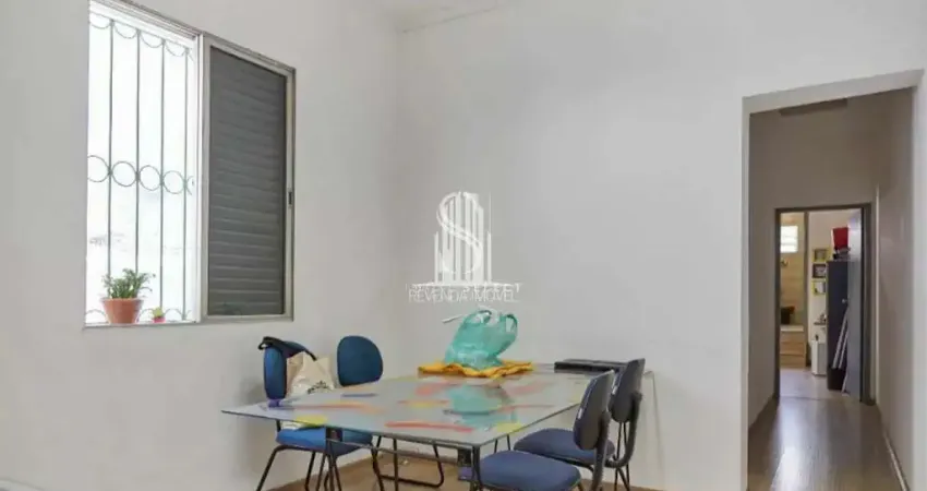 SOBRADO DE 347M² POSSUI 4 DORMITÓRIOS SENDO 2 SUÍTES, 1 SALA E 2 VAGAS À VENDA NA REGIÃO DE PERDIZES