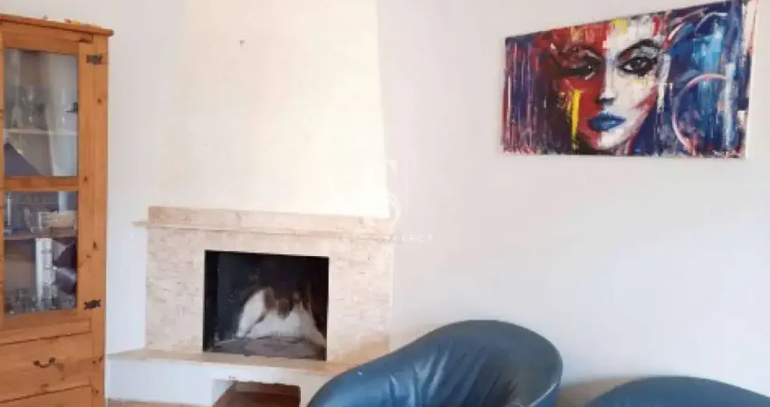SANTO AMARO - CASA DE 105M², POSSUI 3 DORMITÓRIOS E 3 VAGAS.