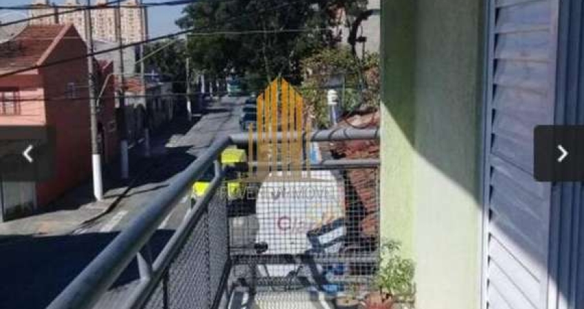 Lapa - Casa de 60m² com 2 dormitórios e 3 vagas.