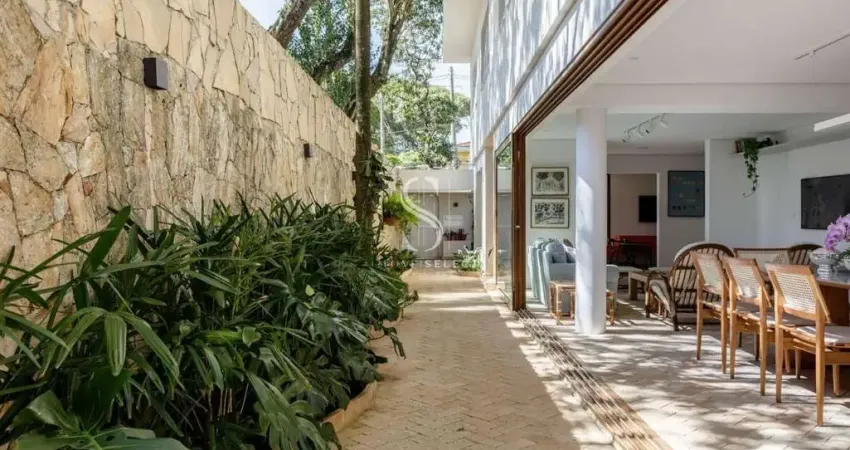 PLANALTO PAULISTA , CASA ASSOBRADADA DE 300m² COM 3 QUARTOS SUITES, QUINTAL E 2 VAGAS Á VENDA.