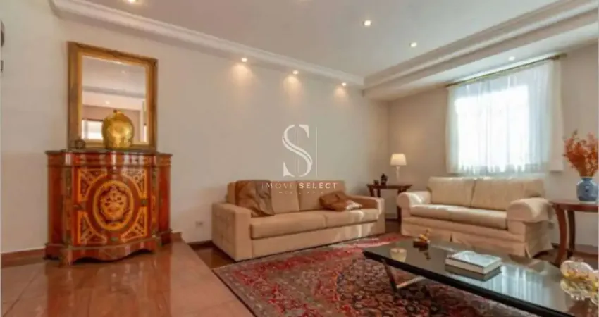 Casa Assobrada com 360m², 03  Suítes, 05 Banheiros e 08 vagas de garagem.  No bairro -  Campo Belo.