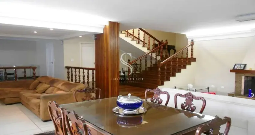 Morumbi - Sobrado com 463m² 4 suítes, 6 banheiros e 6 vagas de garagem.