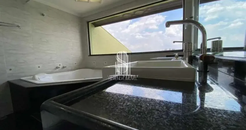Planalto Paulista - Casa Assobradada com 600m², 3 suítes, 5 banheiros e 5 vagas de garagem.