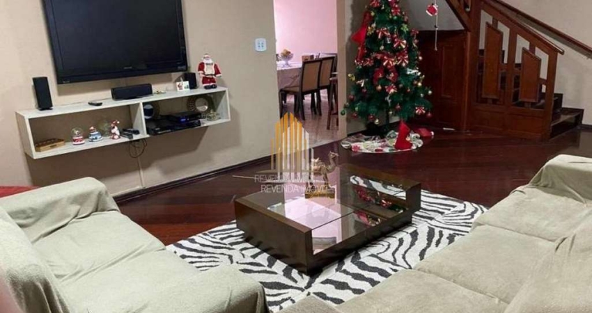 JABAQUARA - CASA DE 202M², POSSUI 4 DORMITÓRIOS, 1 SUÍTE, 2 SALAS E 3 VAGAS.