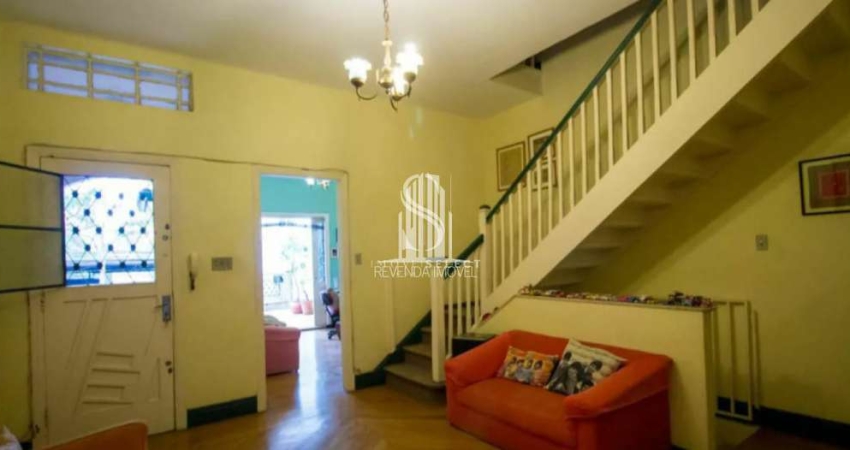 Casa Sobrado com 3 Quartos e 4 banheiros à Venda, 380 m²  no biarro Vila mariana  Casa á venda. na V