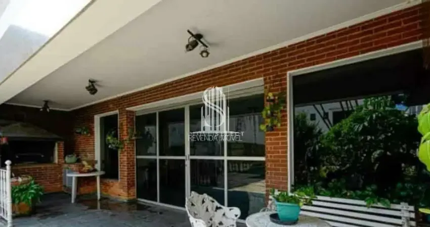 Brooklin - CASA ASSOBRADADA DE 712M² COM SEIS DORMITÓRIOS (QUATRO SUÍTES) E QUATRO VAGAS