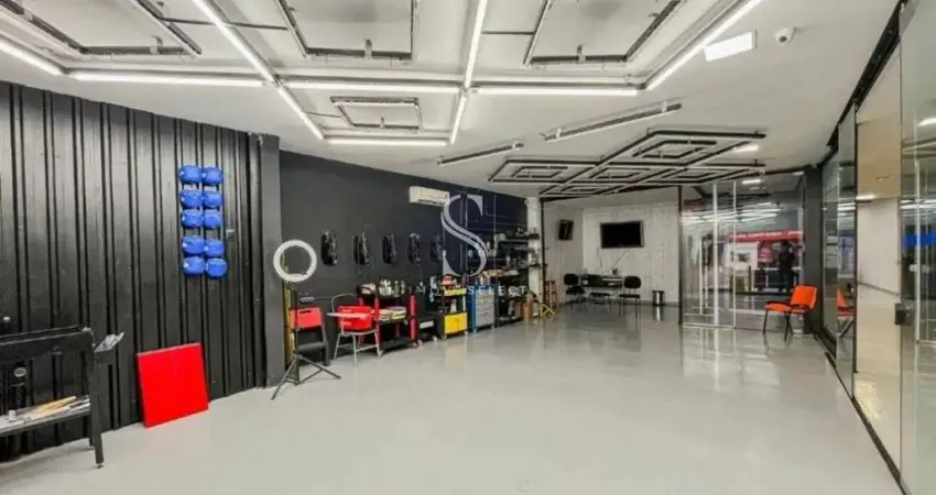 Prédio Comercial de 2400m² com 7 salas de diretoria, 15 vagas de garagem no Ipiranga - São Paulo.