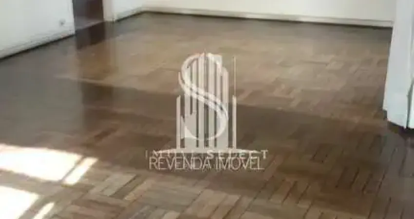 Apartamento no Condomínio Europa em Pinheiros com 160m2 3 dormitórios 3 banheiros 1 vaga de garagem.
