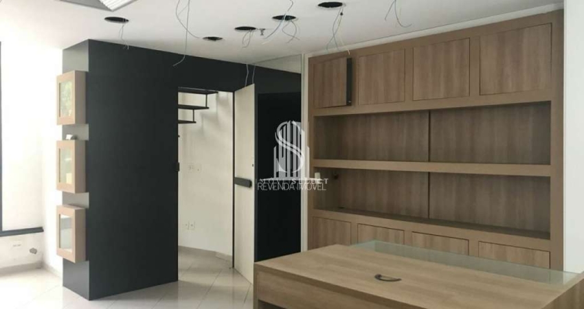 CONJUNTO COMERCIAL DE 52M², POSSUINDO 1 SALA E 1 VAGA, Á VENDA NA REGIÃO DE SANTO AMARO - SÃO PAULO.