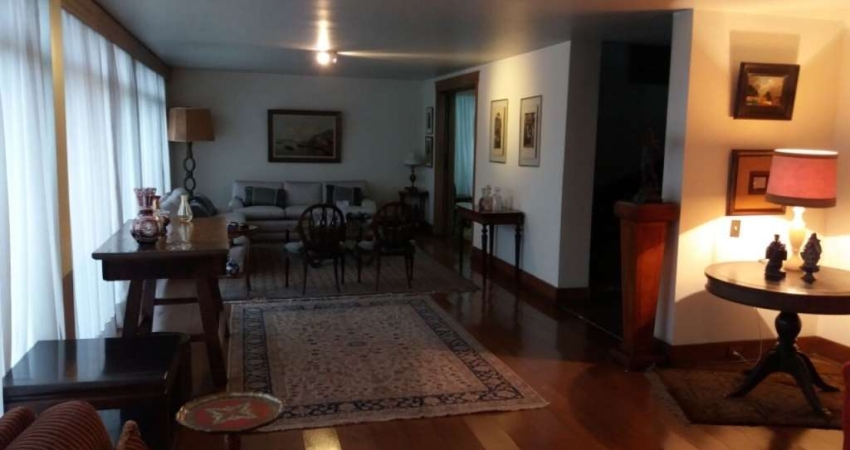 Casa a venda no Morumbi - Casa de 740m² co 6 dormitorios sendo 1 suite, 6 banheiros e 12 vagas