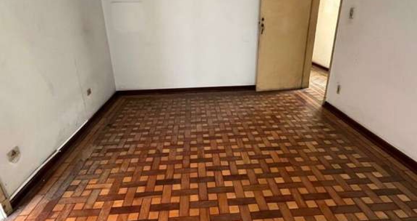 Saúde, Casa Térrea Residencial de 300m² com 3 dormitórios, 6 vagas.