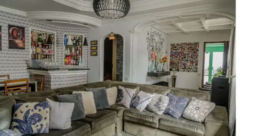 Vila Campestre - Terreno de 480m² com 2 casas com 6 dormitórios, 3 banheiros e 3 vagas
