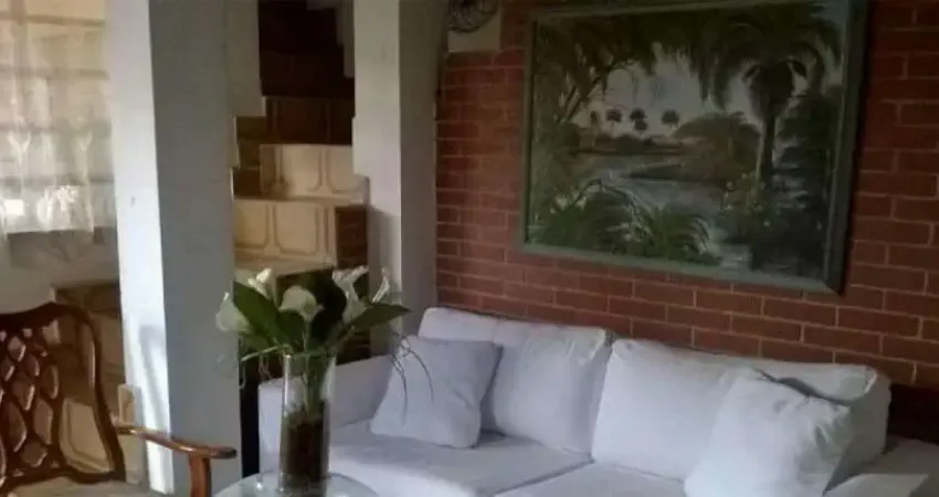 Ipiranga, Sobrado Residencial de 330m² com 3 dormitórios, 2 suítes, 2 vagas.