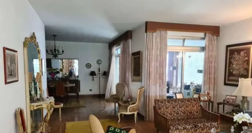 Vila Nova Conceição, Sobrado Residencial de 400m² com 3 dormitórios, 1 suíte, 3 vagas.