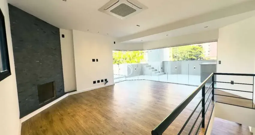 Condomínio Porto Seguro em Morumbi - Apartamento Duplex de 220m² com 3 dormitórios, suíte e 3 vagas.