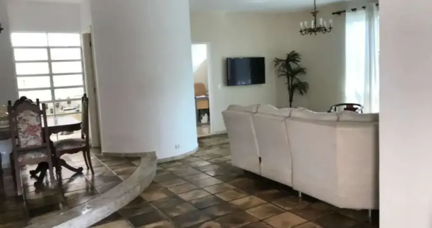 Casa de rua a venda na Vila Mariana - com 326m², 3 dormitorios sendo 1 suite, 3 banheiros e 3 vagas.