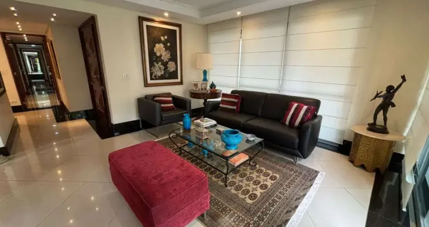 Condominio  Taiama  em Indianópolis, Apartamento de 230m² com 4 dormitórios, 1 suíte, 2 vagas.