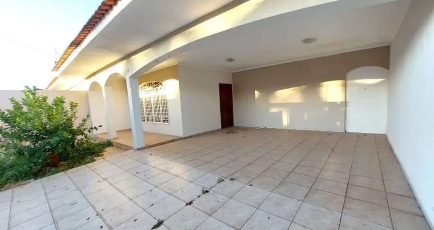 Casa com 3 quartos para alugar na Rua Carlos Botelho, 869, Jardim Maria Izabel, Marília