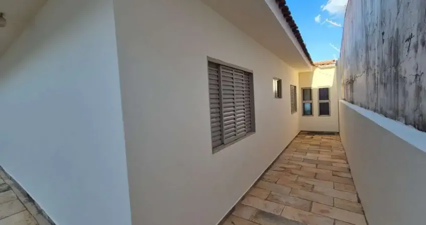 Casa com 3 quartos para alugar na Rua José Camarinha, 246, Jardim Maria Izabel, Marília