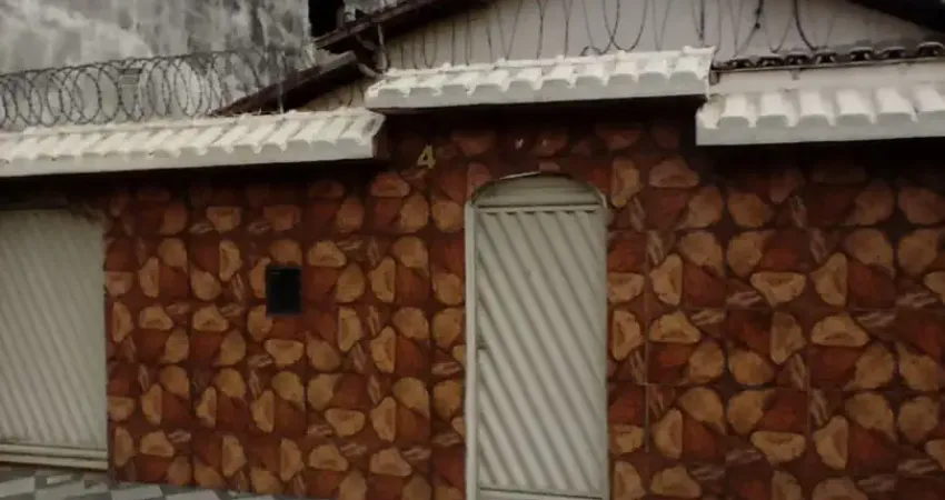 Alugo p/ cop30 bela casa com três quartos na cidade nova próximo de tudo supermercados escolas e feiras.