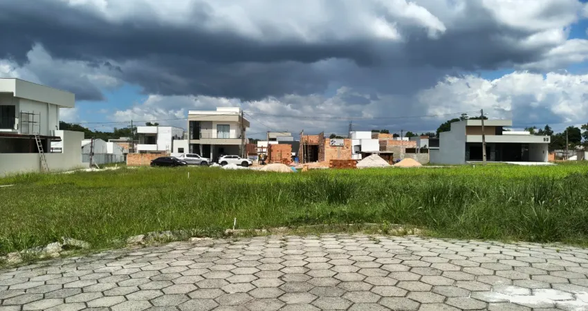 Vendo excelente lote no condomínio porto marina com 318 metros quadrados.