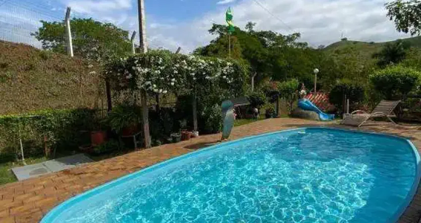Linda chácara bairro palmeiras a 4 km do centro da cidade de ubá minas gerais .