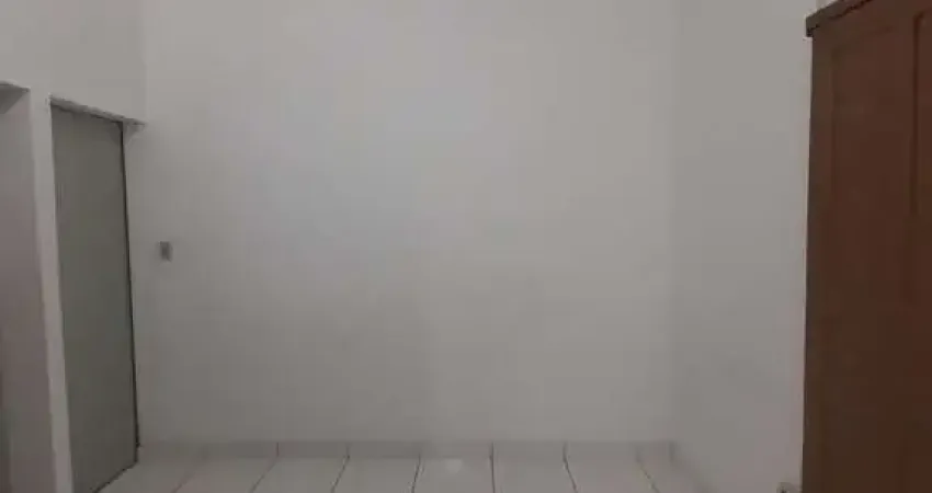 Casa + Salão Comercial no Bairro CENTRO na cidade de  AGUDOS;