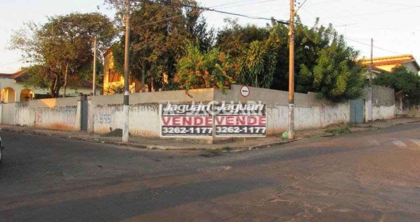 Casa no Bairro CENTRO na cidade de  Agudos;