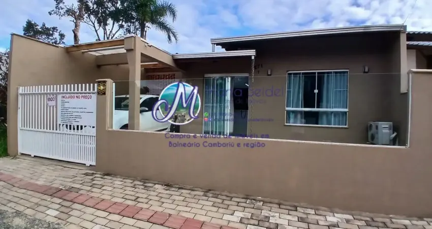 Casa com 2 dormitorios sendo 1 suite com edicula em barra velha