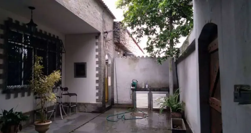 Casa com 3 dormitórios à venda, 110 m² por R$ 990.000,00 - Vila Valqueire - Rio de Janeiro/RJ