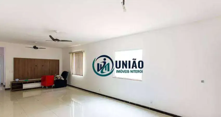 Casa com 4 quartos, sendo 3 suítes à venda, 600 m² por R$ 1.000.000 - São Francisco - Niterói/RJ