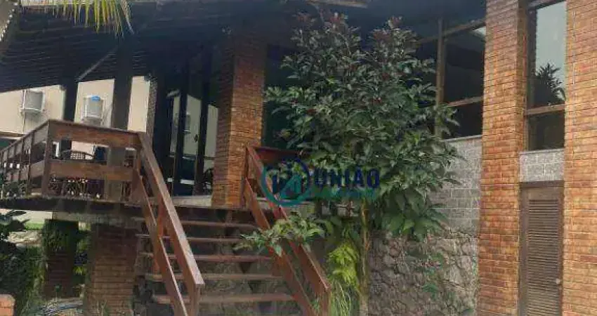 Belíssima casa em excelente condomínio, com 4 dormitórios, sendo 3 suítes - Piratininga - Niterói/RJ