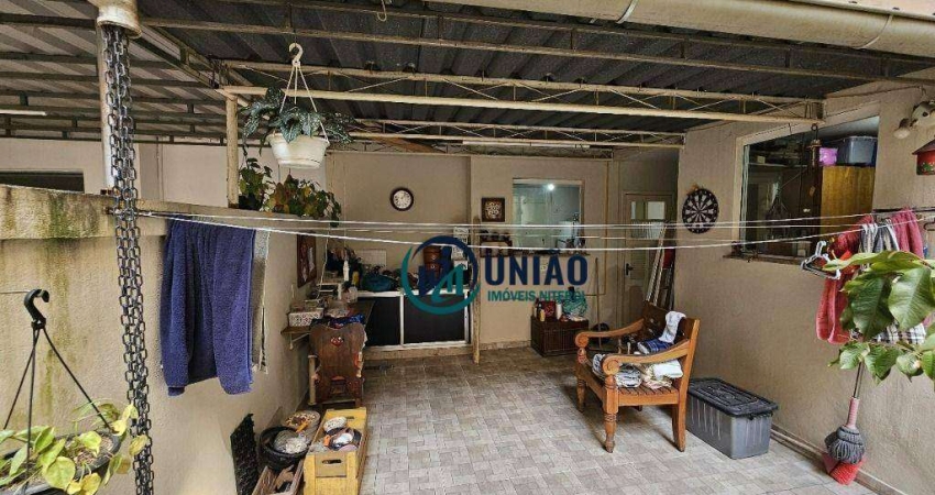 Ótimo apartamento com área externa, 2 dormitórios, uma vaga !