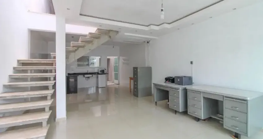 Sobrado 250 m²/ 3 Dorm./ Suíte/ Cozinha ampla/ 6 Vagas/ Jardim Prestes de Barros